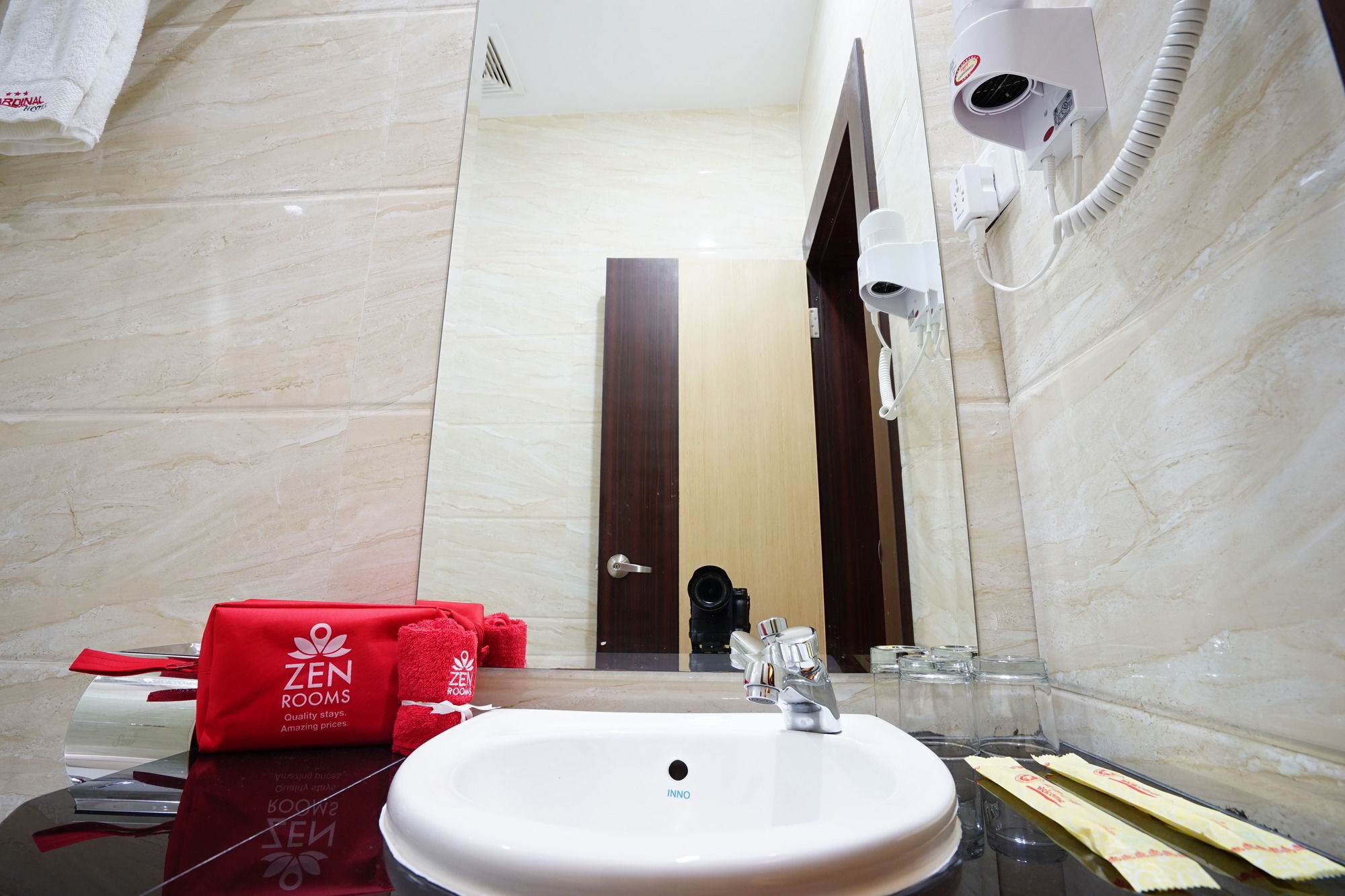 Batam Cardinal Lucky Star Hotel מראה חיצוני תמונה